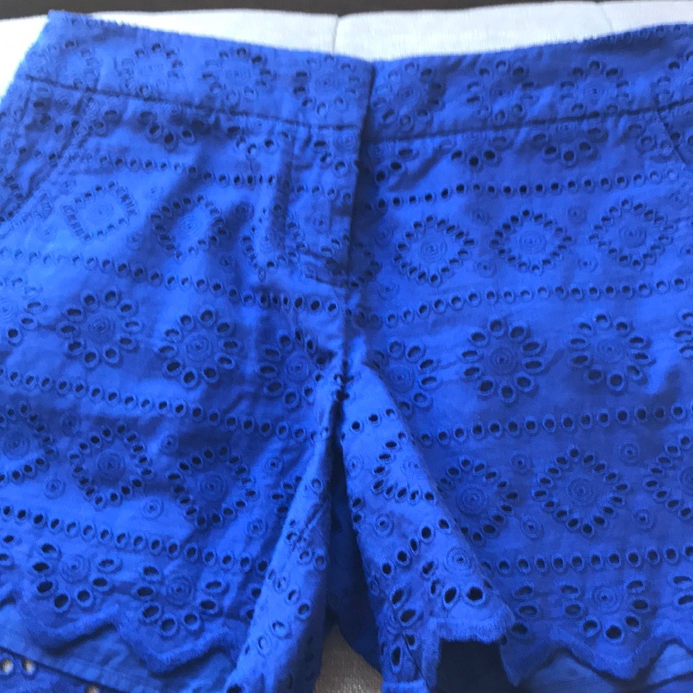 Vineyard Vines size 4 blue eyelet shorts